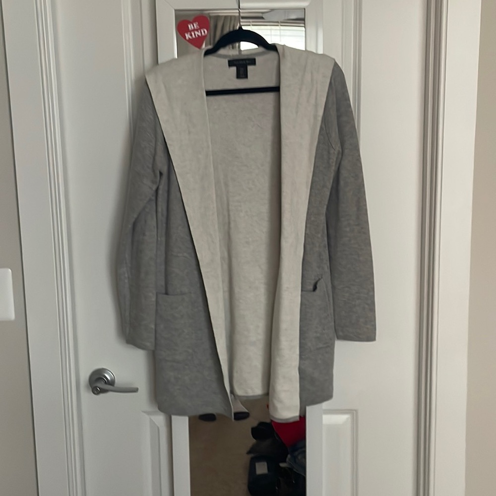 Tahiti cardigan. White and gray hoodie.